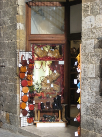 Siena - Dalla lavorazione del cuoio queste belle borsette