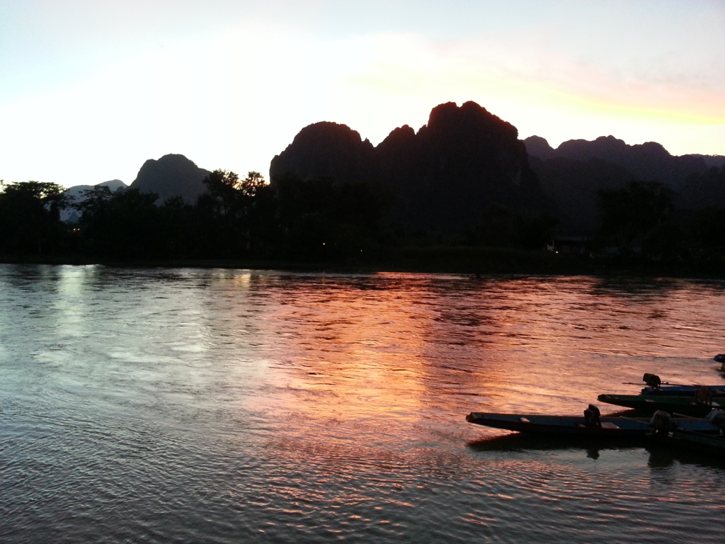 tramonto sul fiume