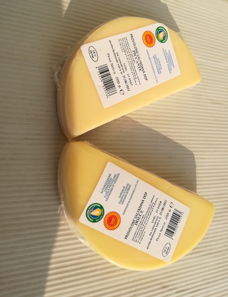 provolone dolce e piccante