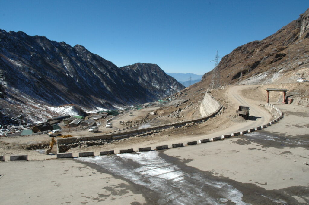 sulla strada per tsomgo lake